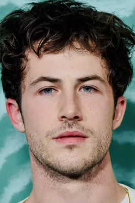 Дилан Миннетт