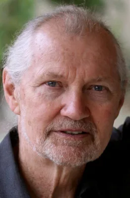 Эндрю Робинсон