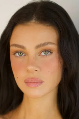 Никола Пельтц Бекхэм